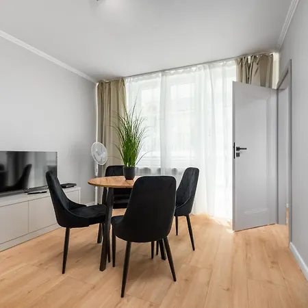 Aleja Solidarnosci 68 By Homeprime Apartamento